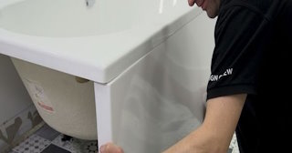 Установка экрана под ванну - цена за работу от 4137 руб. в Саяногорске