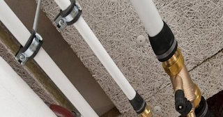 Замена труб водоснабжения в квартире: цена от 2069 руб. - СантехДомСнг